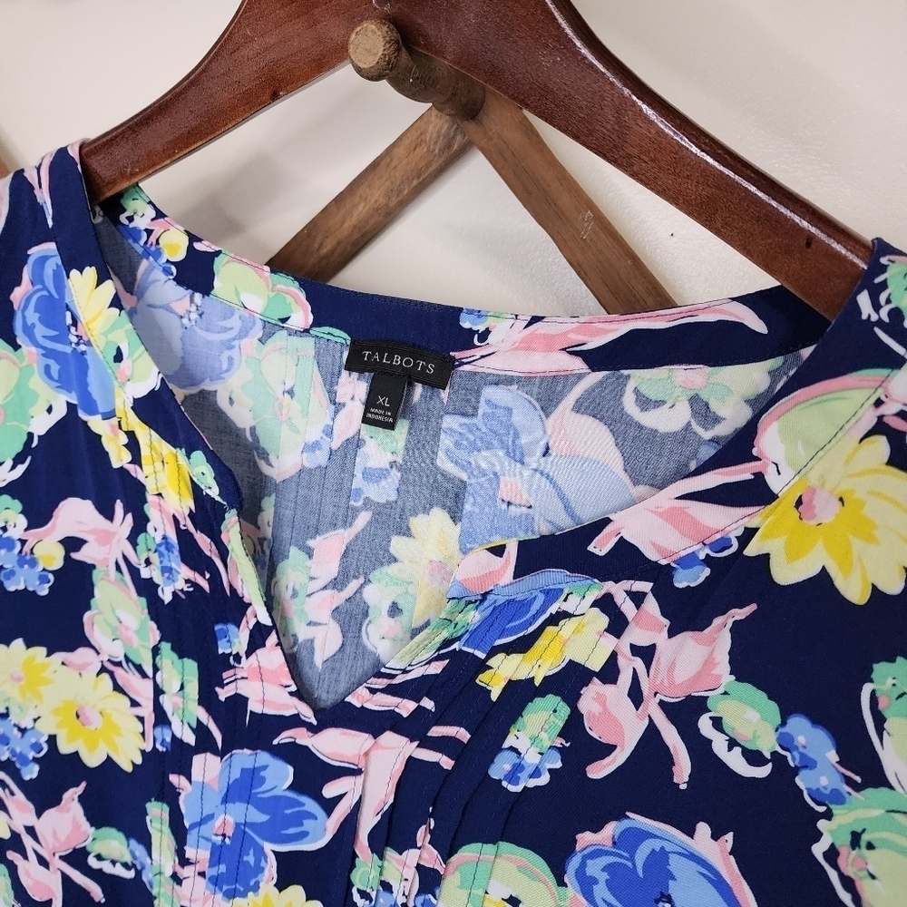 Talbots Women’s Blue Floral Split Neck Pintuck Top Playful Floral Print Size XL - Picture 4 of 9